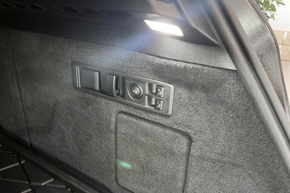 BMW iX xDrive60 Fully Charged 5d