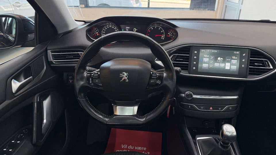 Peugeot 308 1,2 e-THP 130 Allure Sky 5d