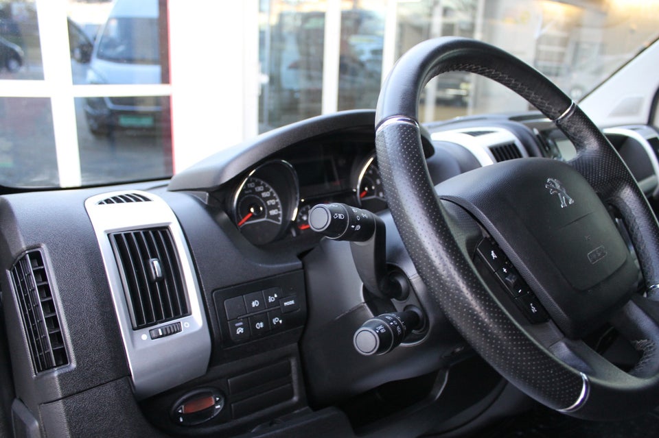 Peugeot Boxer 335 2,2 BlueHDi 165 L2H2 Premium