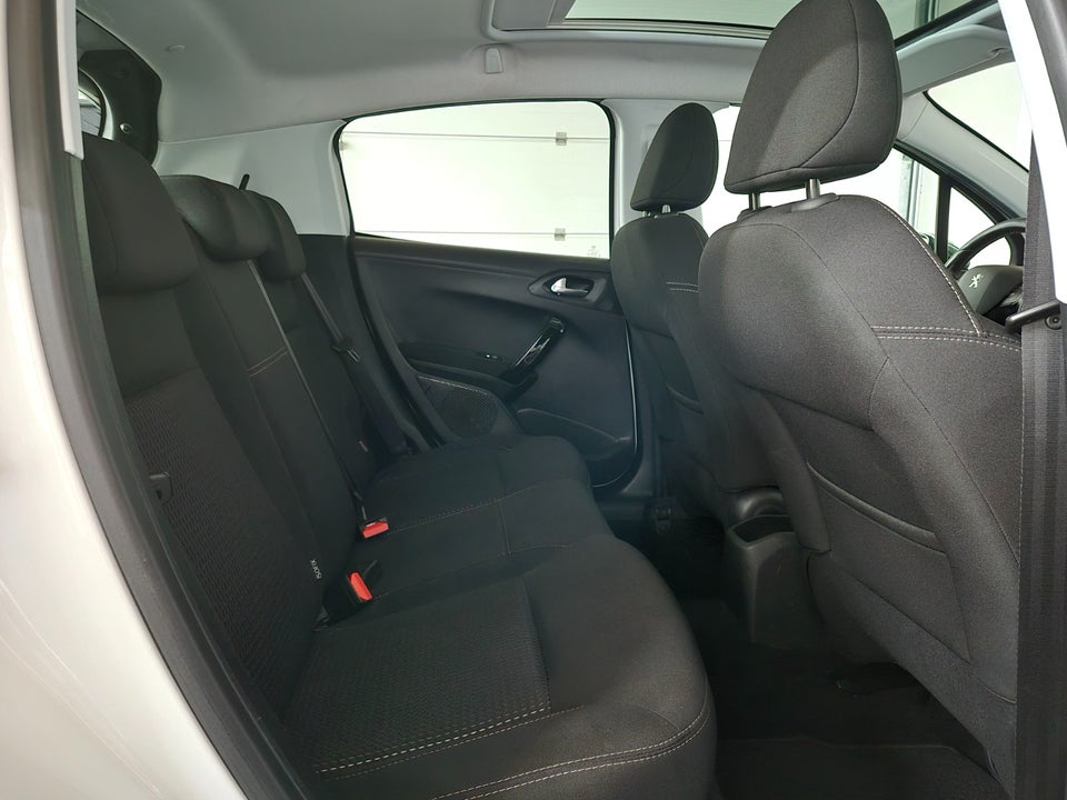 Peugeot 208 1,2 VTi 82 Allure 5d