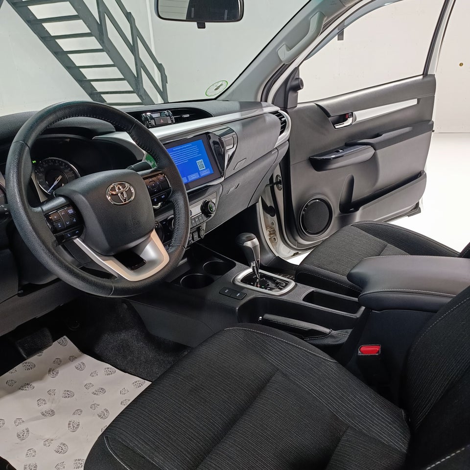Toyota HiLux 2,4 D T3 Ex.Kab aut. 4d