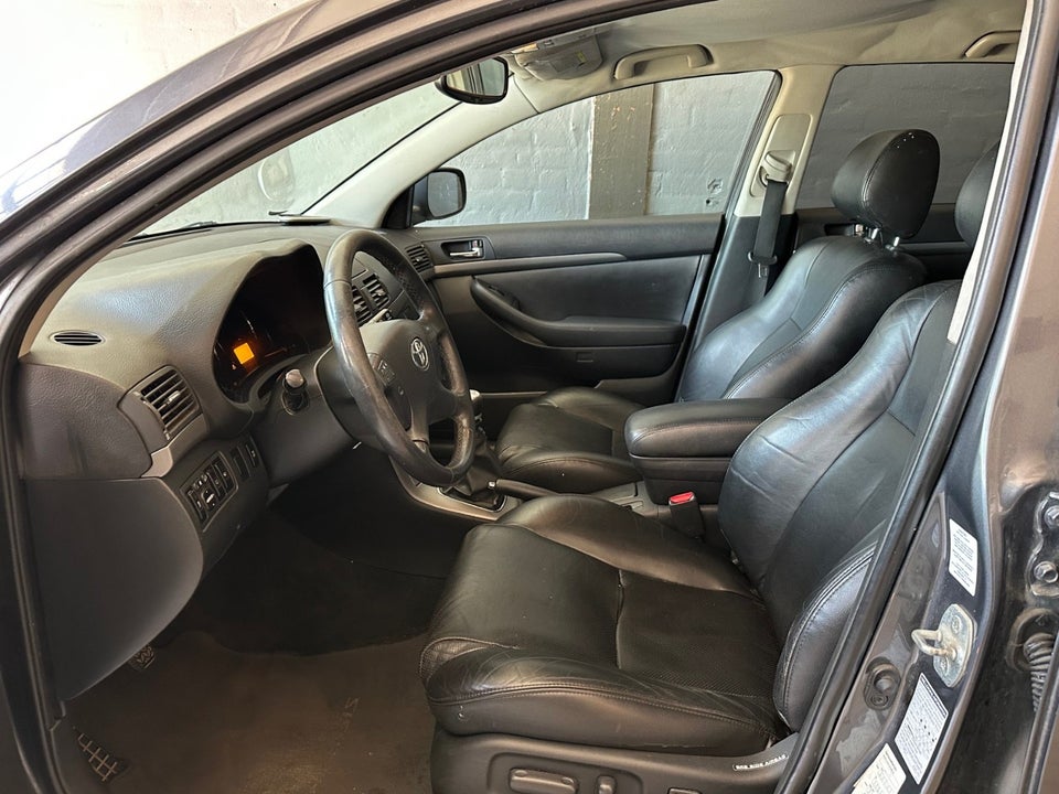 Toyota Avensis 2,2 D-4D 150 Executive stc. 5d