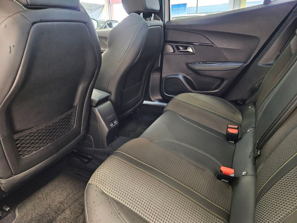 Peugeot e-2008 50 GT Sky 5d