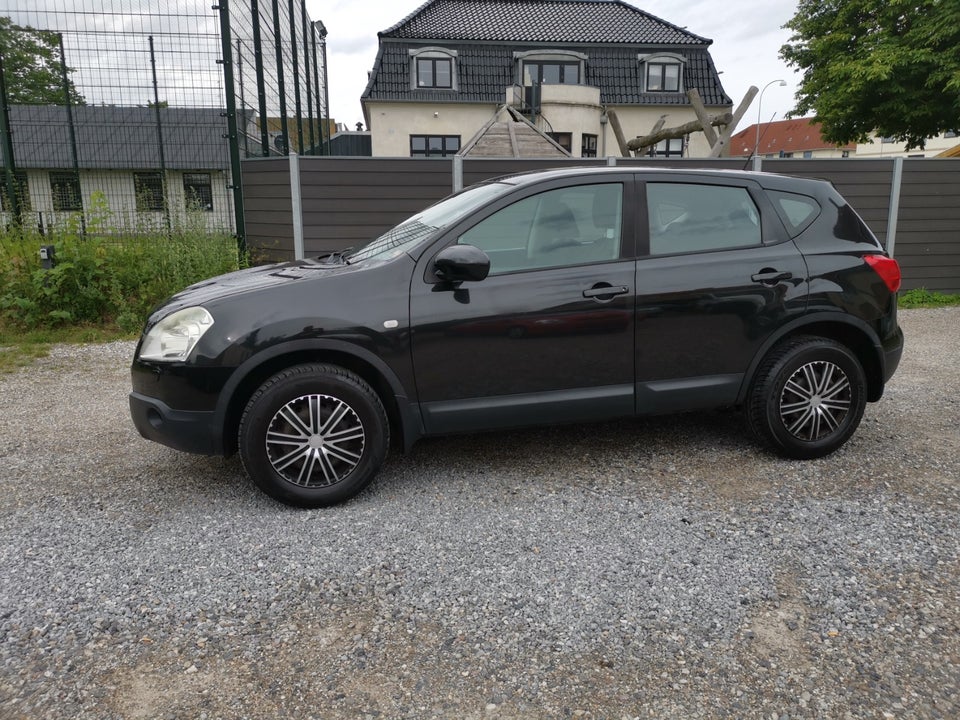 Nissan Qashqai 2,0 Tekna 5d