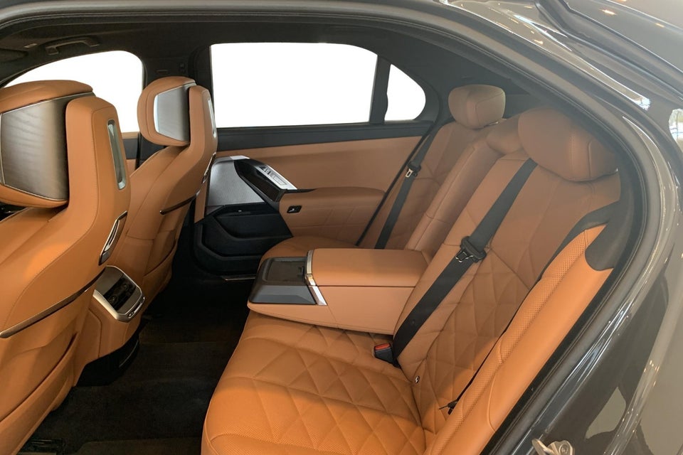 BMW i7 eDrive50 M-Sport 4d