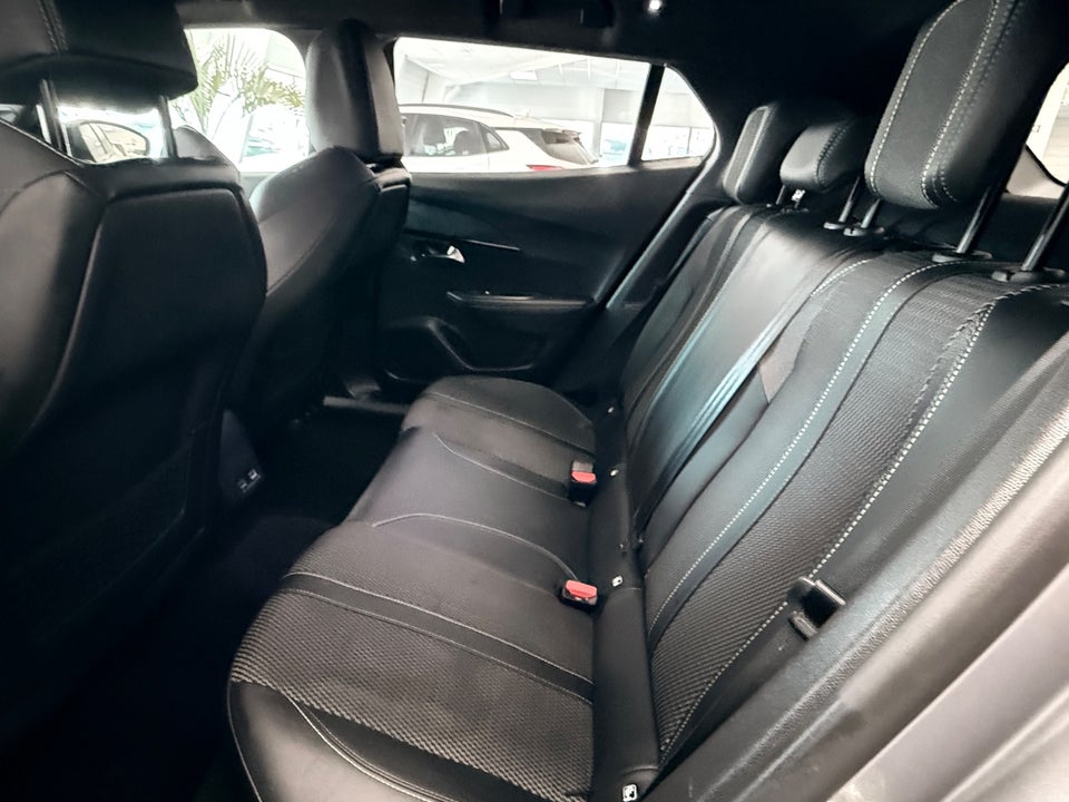 Peugeot e-2008 54 GT 5d