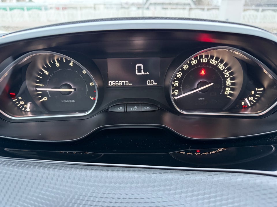 Peugeot 208 1,2 VTi 82 Allure 5d