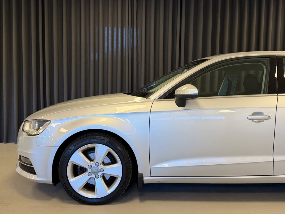 Audi A3 1,4 TFSi 122 Ambiente Sportback 5d