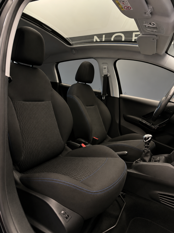 Peugeot 208 1,2 PureTech 110 Signature Sky 5d