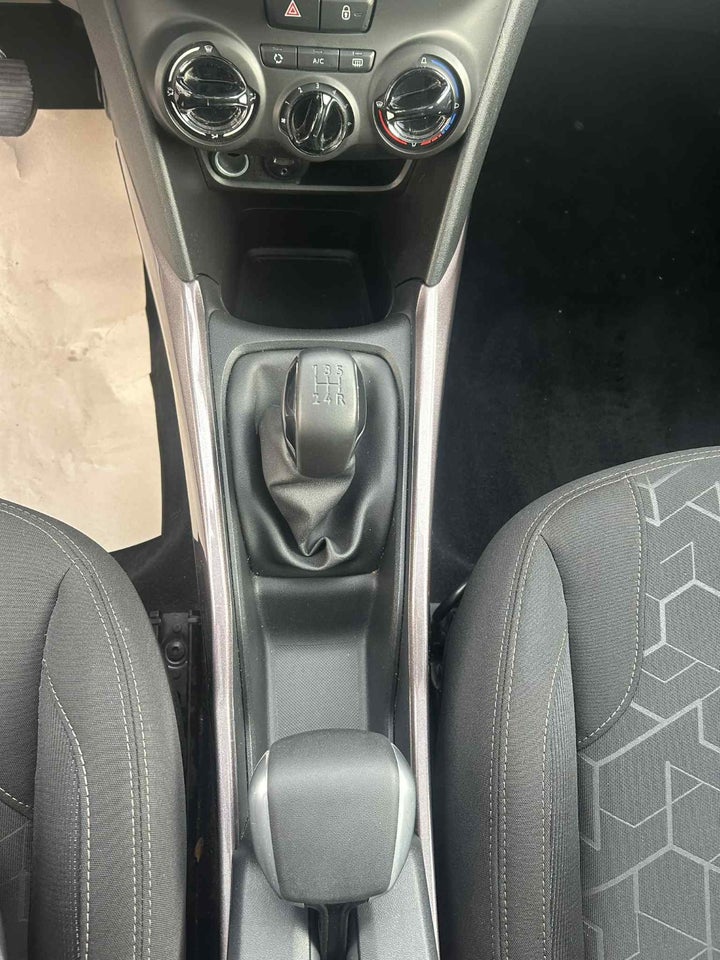 Peugeot 2008 1,2 VTi 82 Active Sky 5d