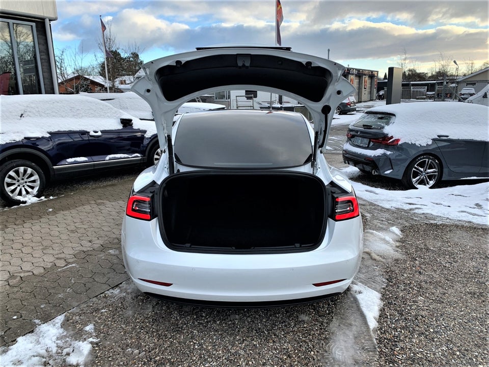 Tesla Model 3 Standard Range+ RWD 4d