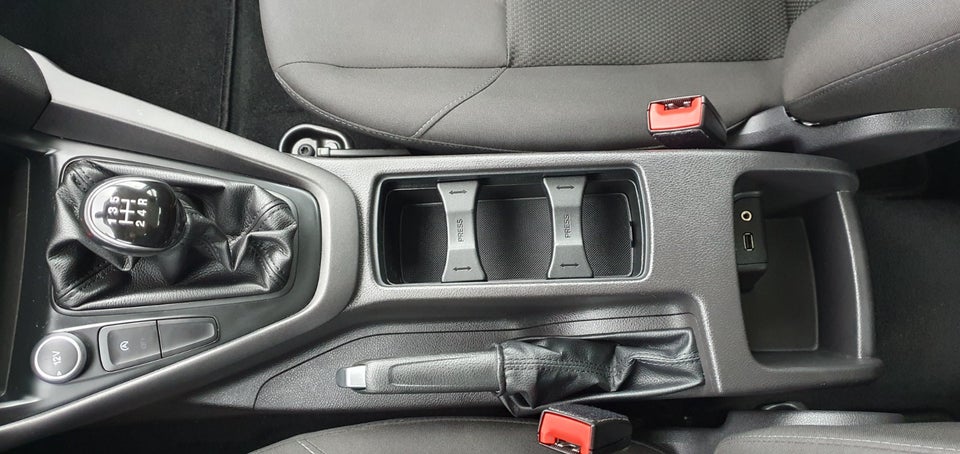 Ford Focus 1,0 SCTi 100 Business stc. 5d