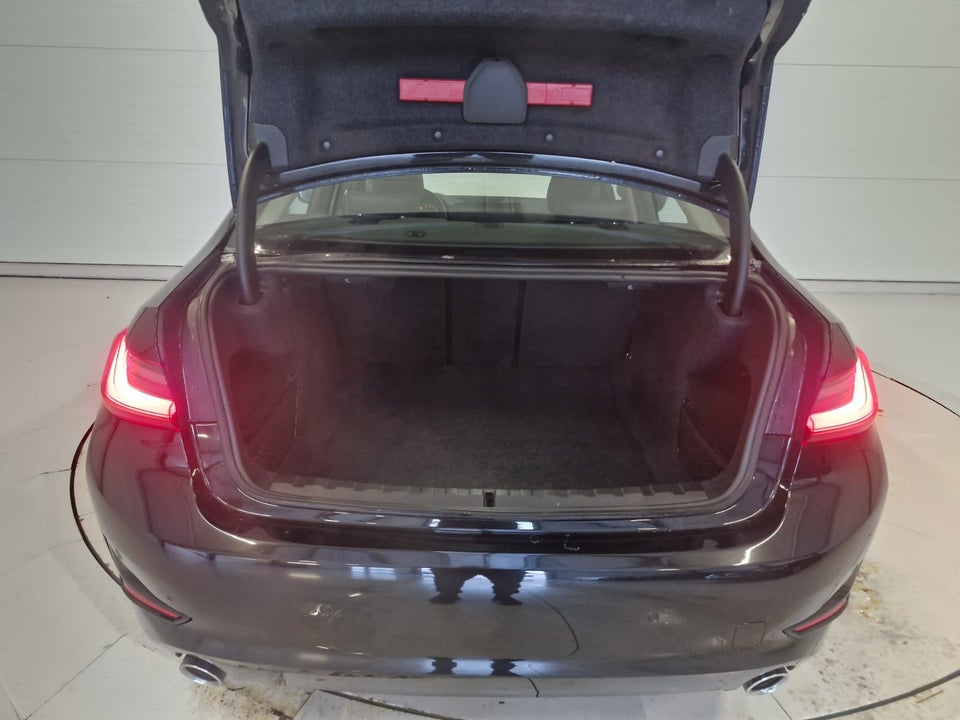 BMW 330i 2,0 Connected aut. 4d