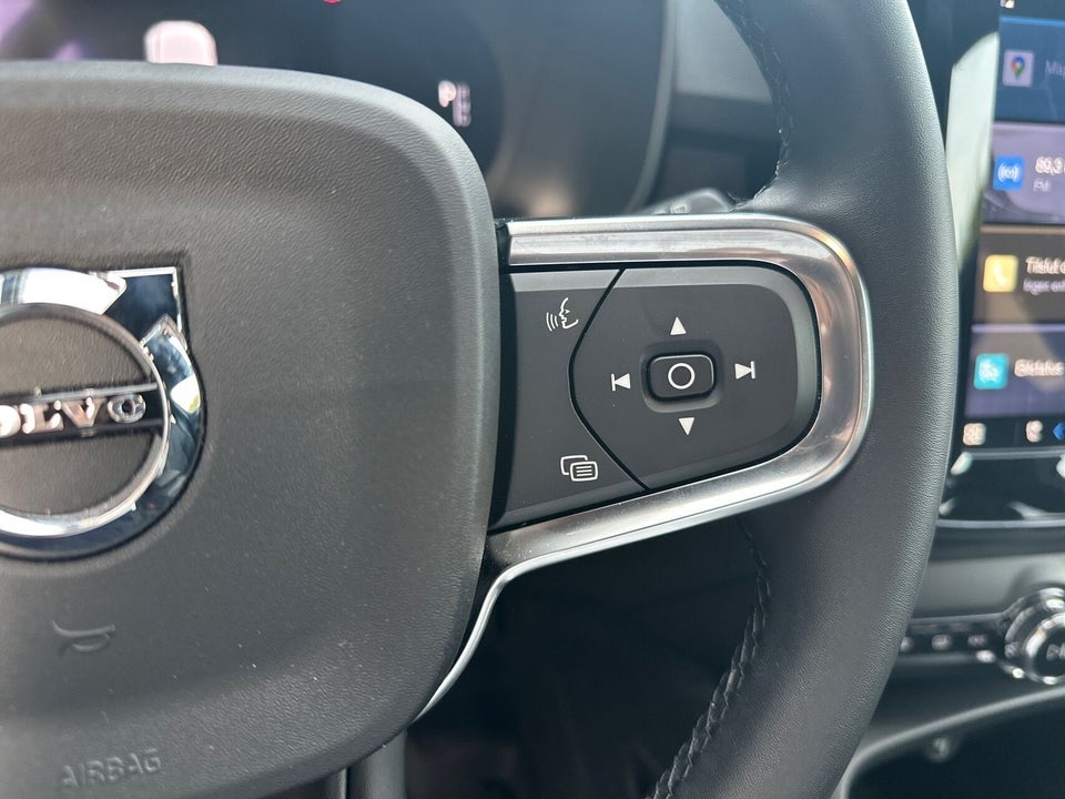 Volvo EX40 Extended Range Black Edition 5d