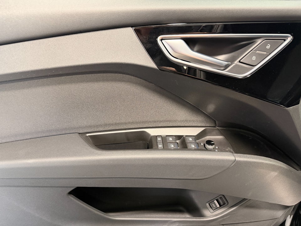 Audi Q4 e-tron 40  5d