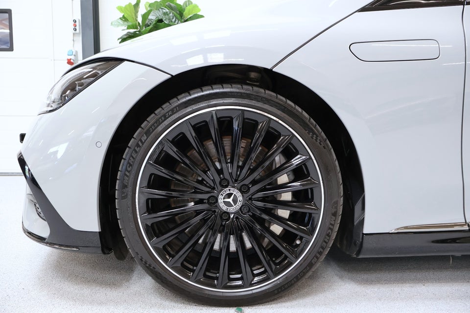 Mercedes EQE350 AMG Line Premium Plus 4d