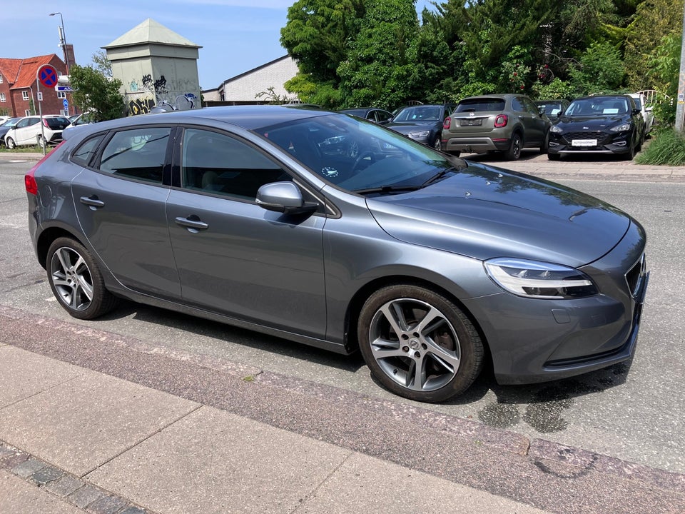 Volvo V40 2,0 D4 190 Momentum 5d