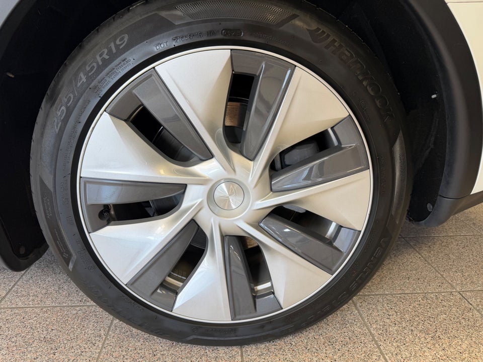 Tesla Model Y RWD 5d