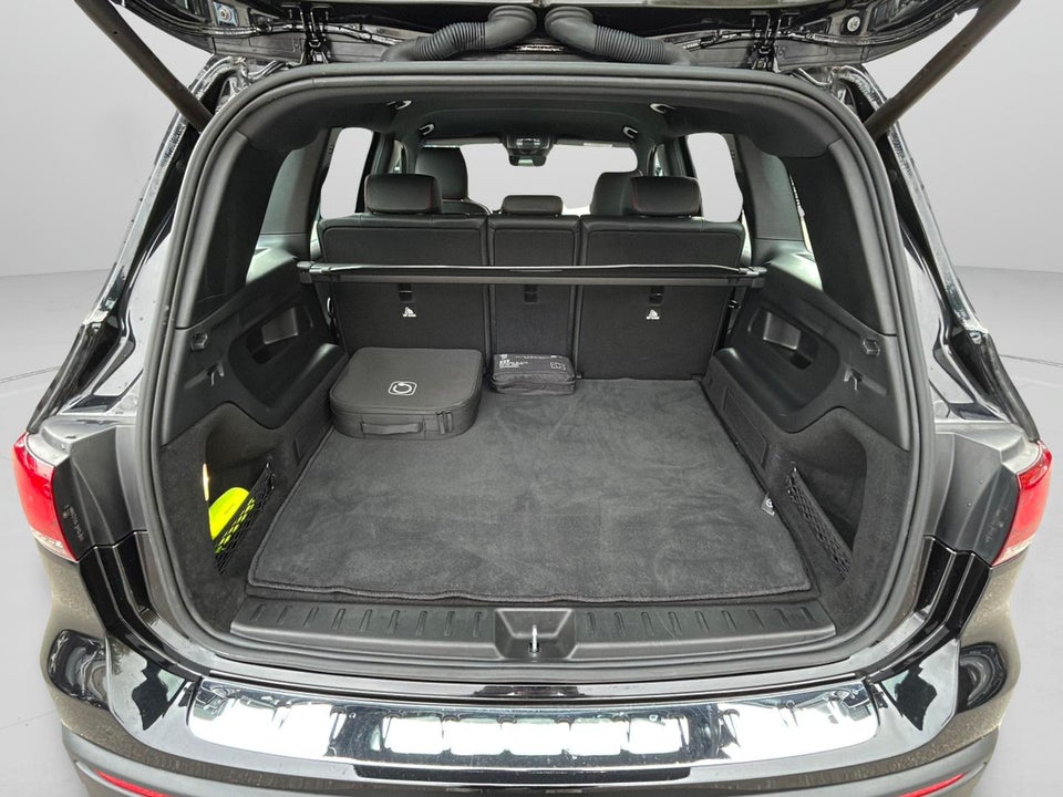 Mercedes EQB250 AMG Line 5d