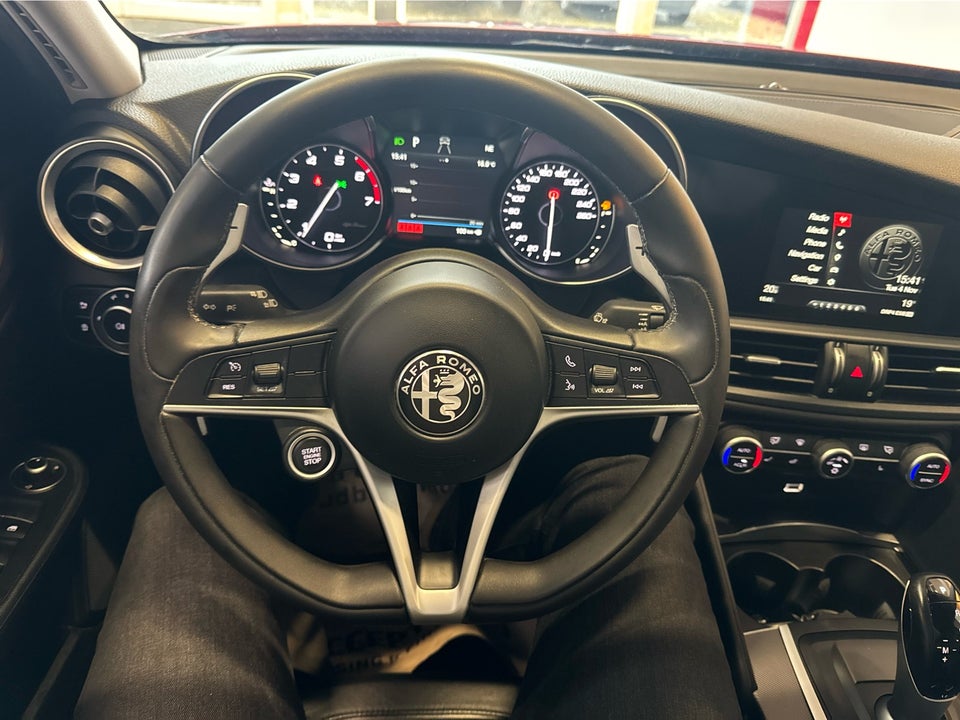 Alfa Romeo Giulia 2,0 T 280 Veloce aut. Q4 4d