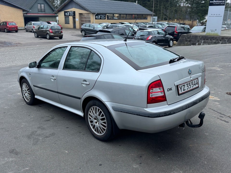 Skoda Octavia 1,8 T Elegance Combi 5d