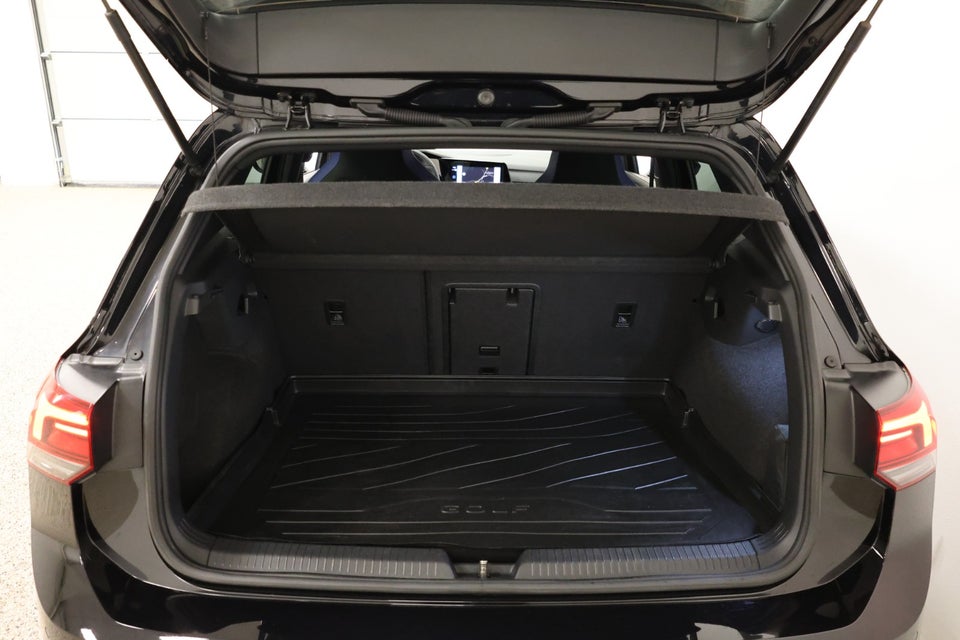 VW Golf VIII 1,4 GTE DSG 5d