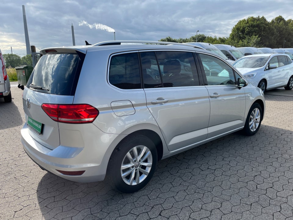 VW Touran 2,0 TDi 150 Highline DSG Van 5d