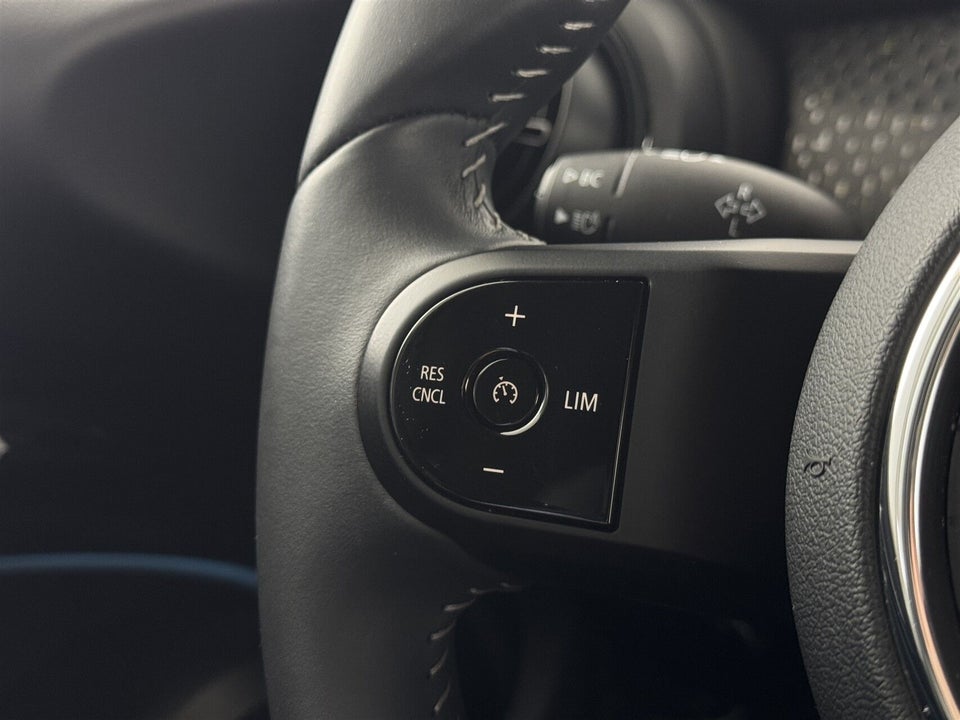 MINI Cooper SE Essential 3d