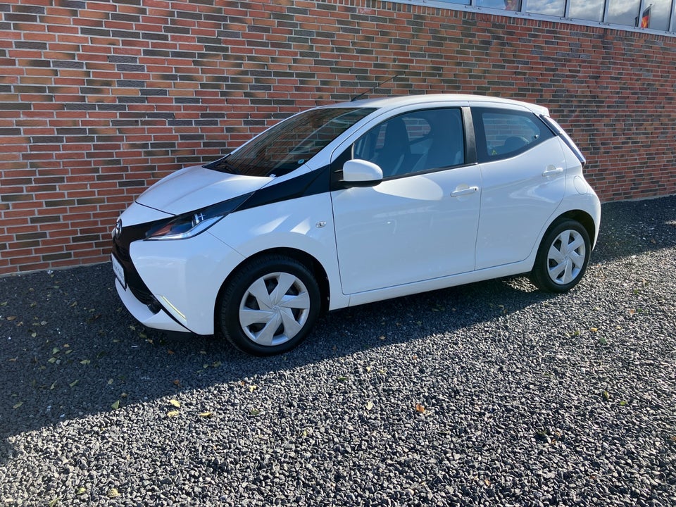 Toyota Aygo 1,0 VVT-i x-play x-touch 5d