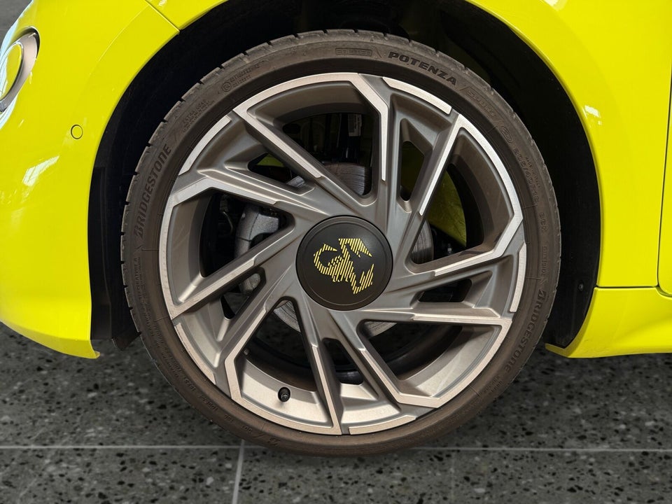 Abarth 500e Scorpionissima Cabrio 2d