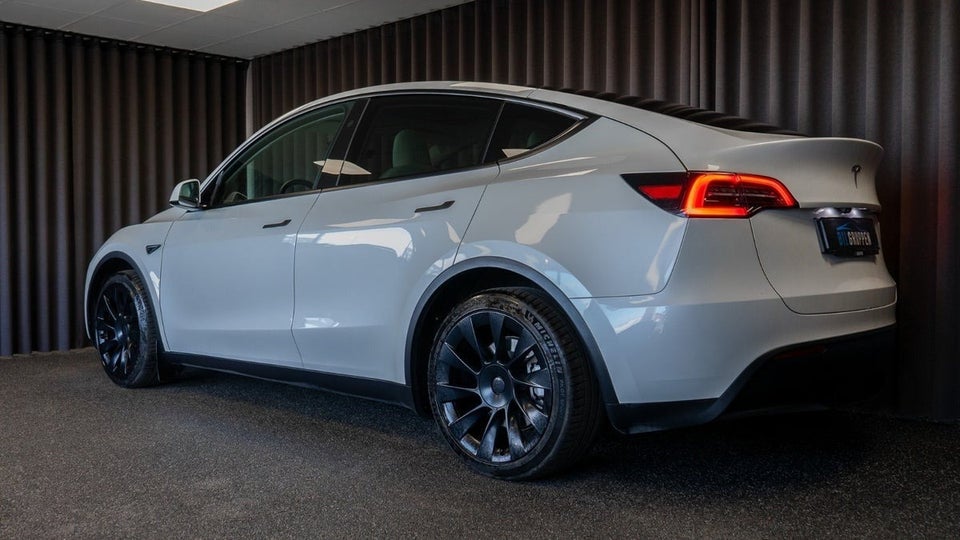 Tesla Model Y Long Range RWD 5d