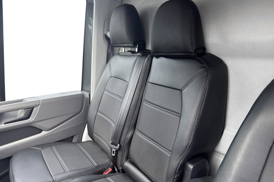 VW Crafter 35 2,0 TDi 140 Kassevogn L3H3 aut.