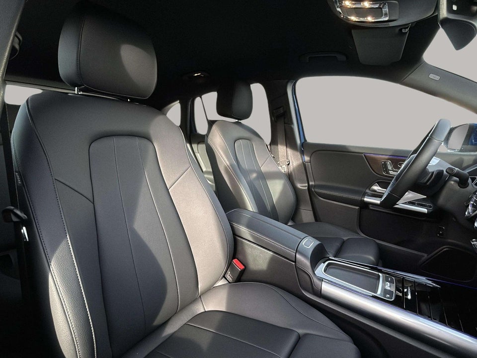 Mercedes EQA300 Progressive 4Matic 5d