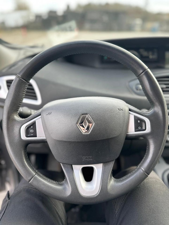 Renault Grand Scenic III 1,6 dCi 130 Dynamique 7prs 5d