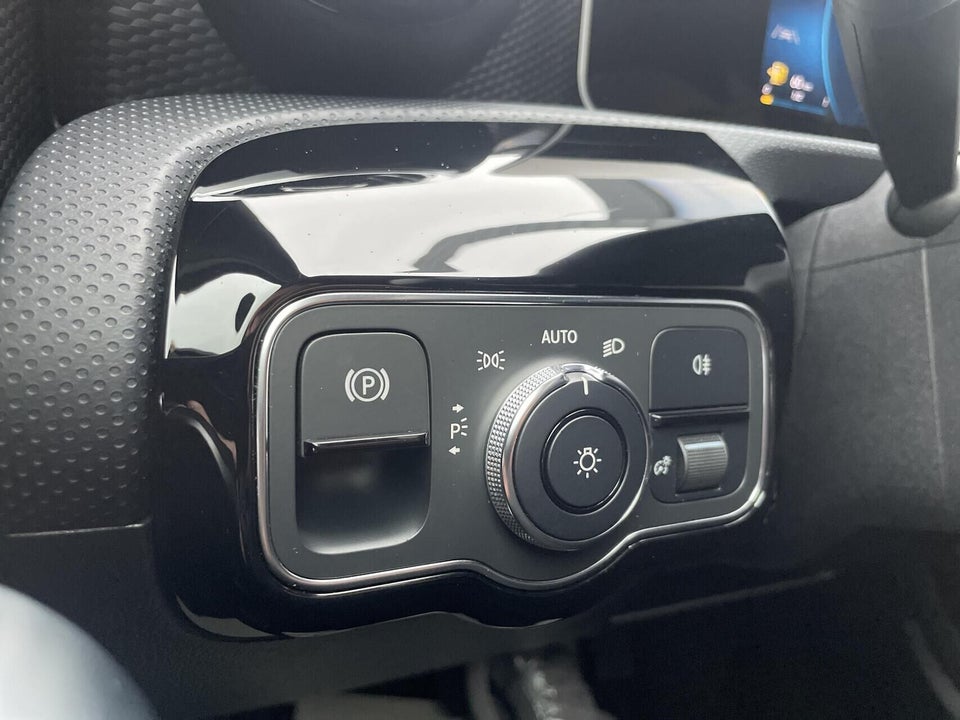 Mercedes A200 1,3 Progressive Line aut. 5d