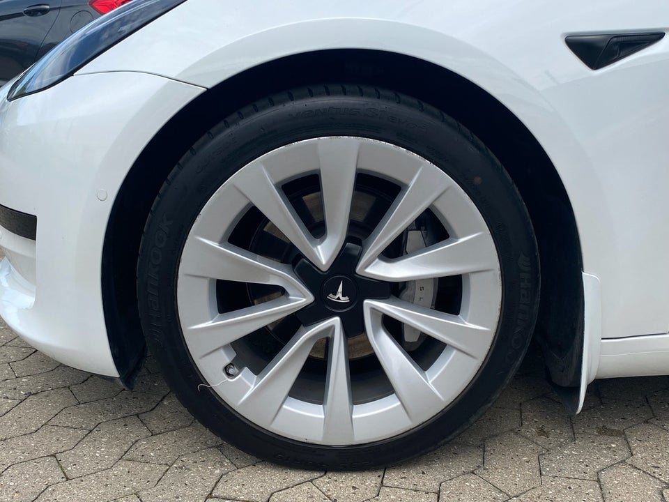 Tesla Model 3 Standard Range+ RWD 4d