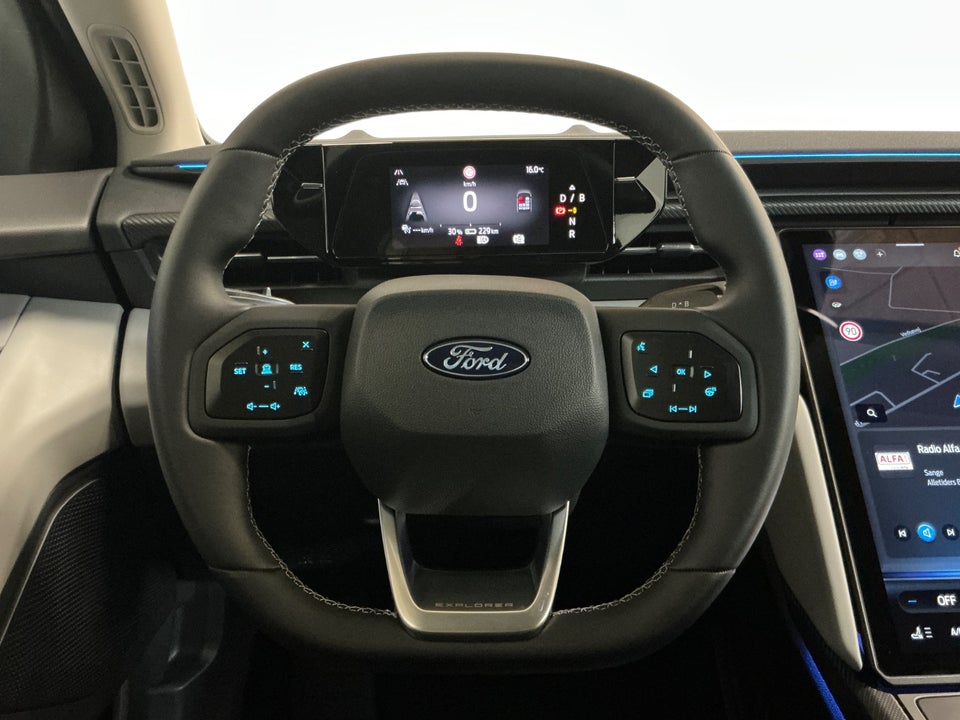 Ford Explorer 77 Premium Extended Range 5d