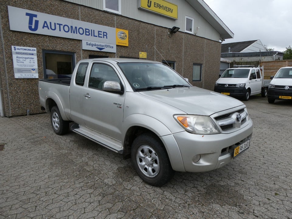 Toyota HiLux 2,5 D-4D 102 Ex.Kab 4x4 SR5 2d