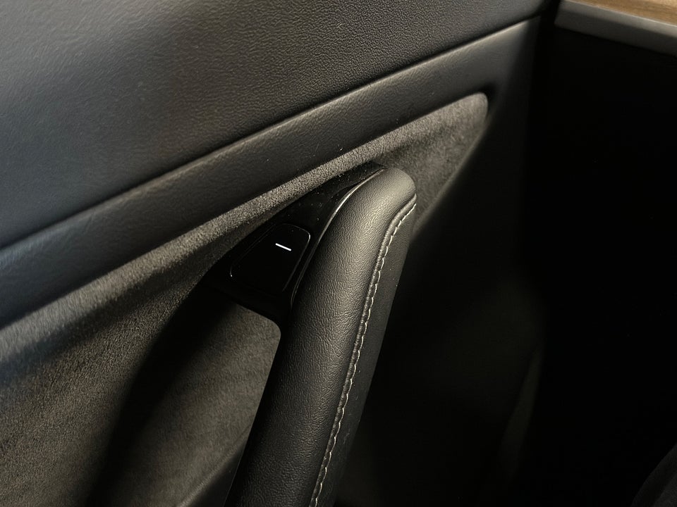 Tesla Model 3 Long Range AWD 4d