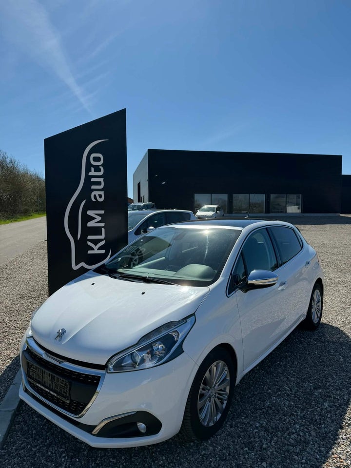 Peugeot 208 1,6 BlueHDi 100 Allure Sky 5d