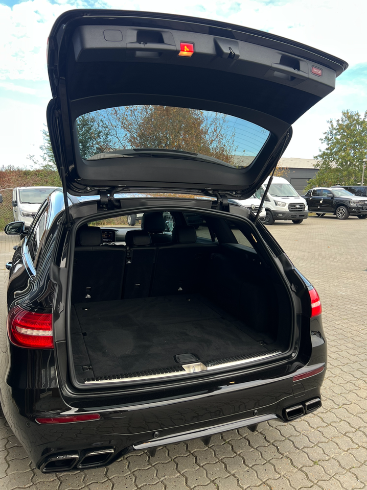 Mercedes E63 4,0 AMG stc. aut. 4Matic+ 5d