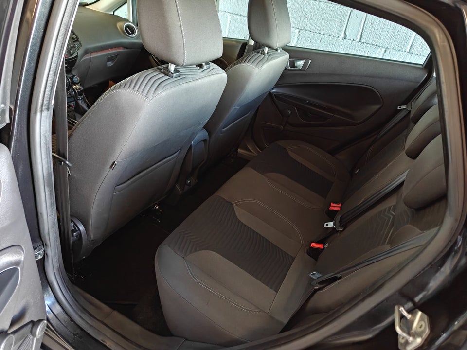 Ford Fiesta 1,6 TDCi 95 Titanium 5d