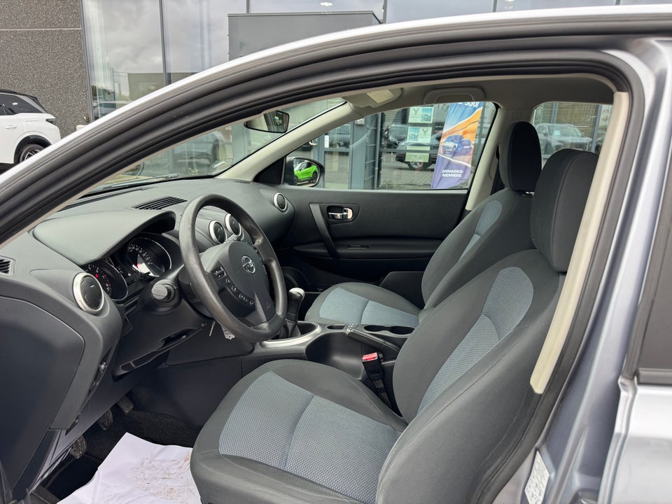 Nissan Qashqai 1,6 Visia 5d