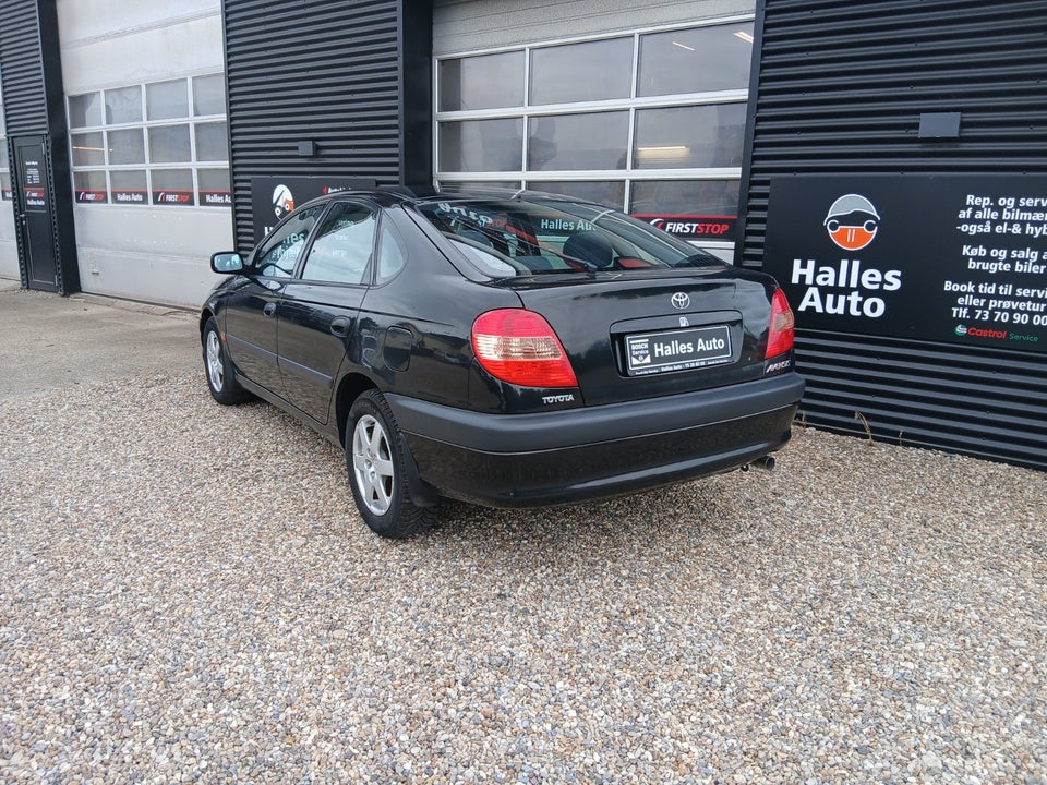 Toyota Avensis 1,8 VVT-i Terra 5d
