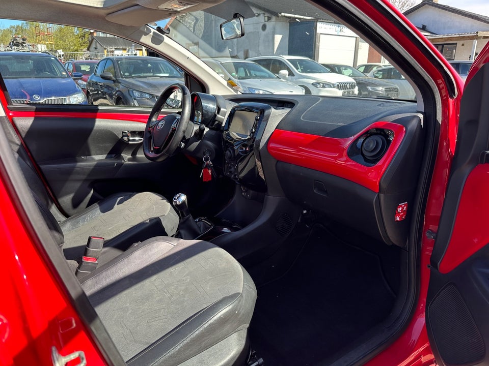 Toyota Aygo 1,0 VVT-i x-wave Sky 5d