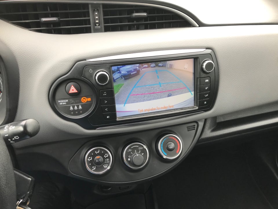 Toyota Yaris 1,3 VVT-i T2 5d