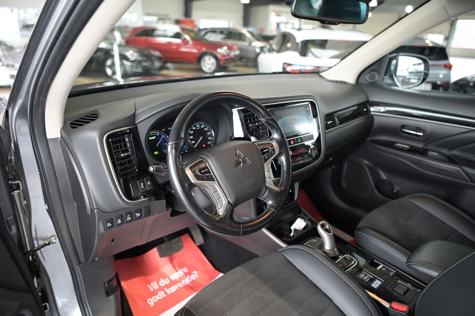 Mitsubishi Outlander 2,4 PHEV Intense CVT 4WD 5d