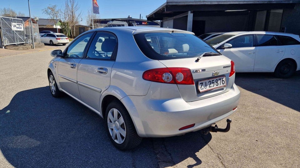 Chevrolet Lacetti 1,6 SX 5d