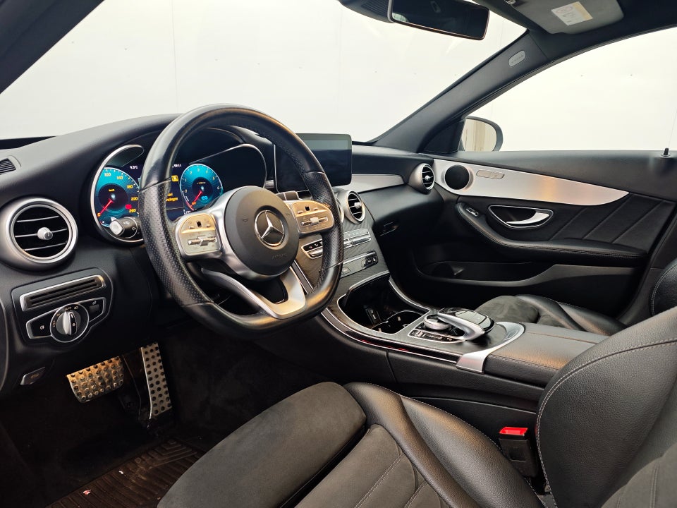 Mercedes C300 de 2,0 AMG Line stc. aut. 5d