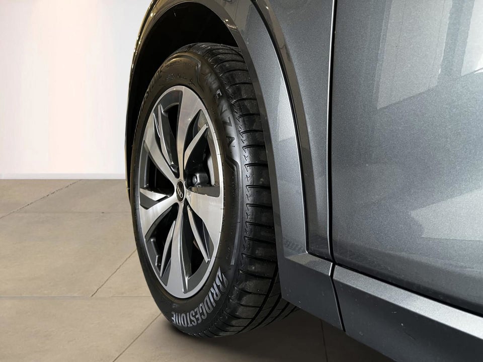 Audi Q8 e-tron 55 S-line quattro 5d